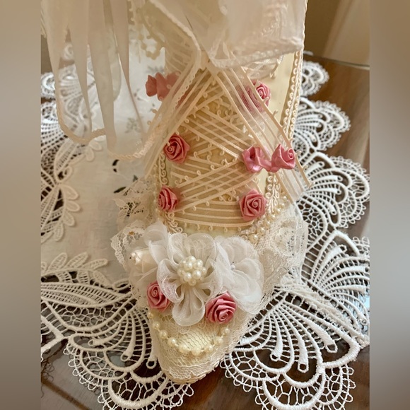 DARLING VICTORIAN BOOT DECOR PIECE. RIBBONS, LACE, PINK ROSES & FRINGE. SWEET💞 - Picture 2 of 10
